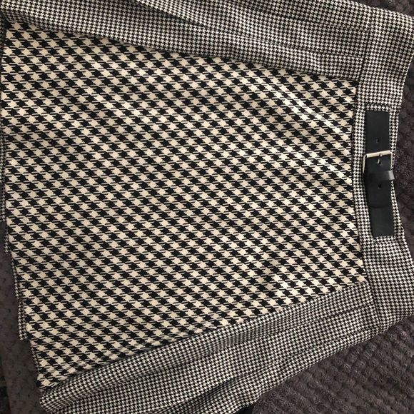 Zara Pleated Mini Skirt - Picture 2 of 3